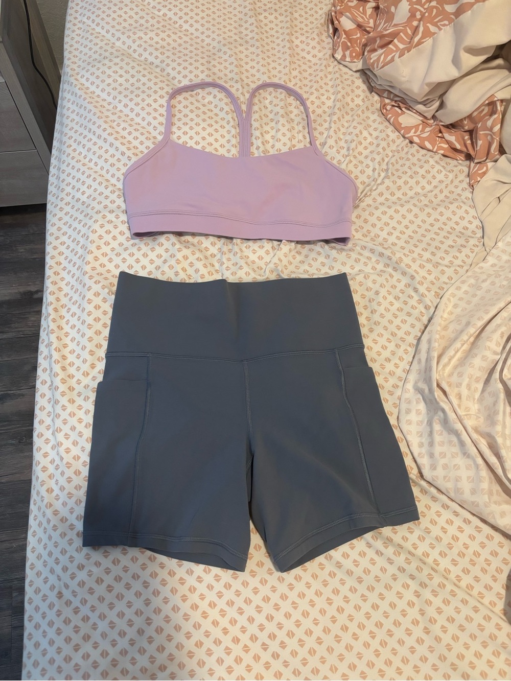 Athleta salutation stash shorts set